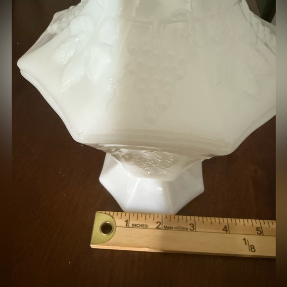 Vintage Anchor Hocking  Milk Glass Pedestal Covered Candy Dish Harvest Grape - Picture 10 of 11